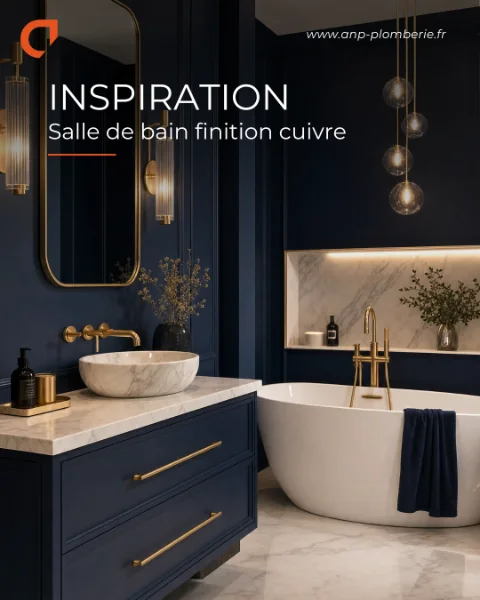 Publication ANP : inspiration de salle de bain bleu nuit aux finitions dorées
